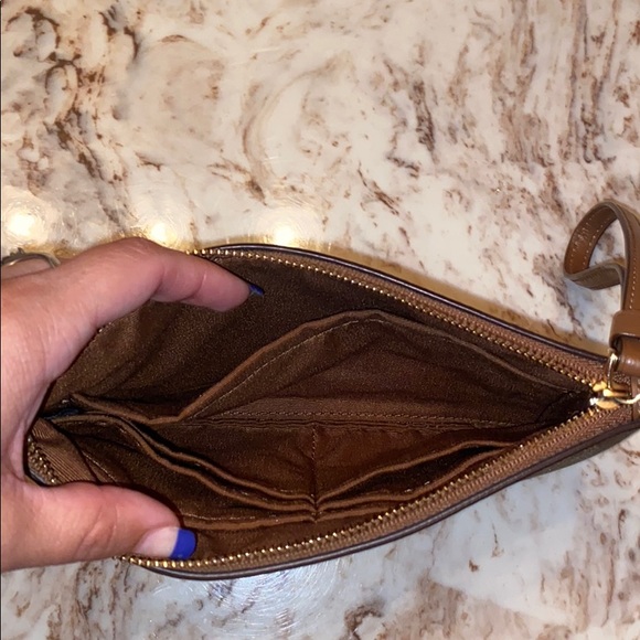 ❌SOLD❌Large Coach Wristlet - Picture 4 of 5